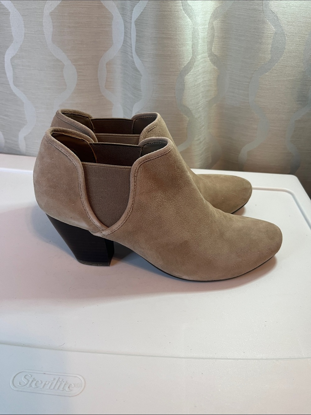 Vaneli Light Taupe Beige Suede Leather‎ Ankle Booties Size 8.5 - Picture 8 of 9